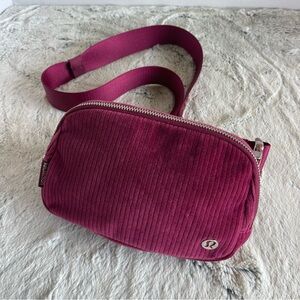 Lululemon Everywhere Belt Bag Corduroy Deep Lux/ Silver